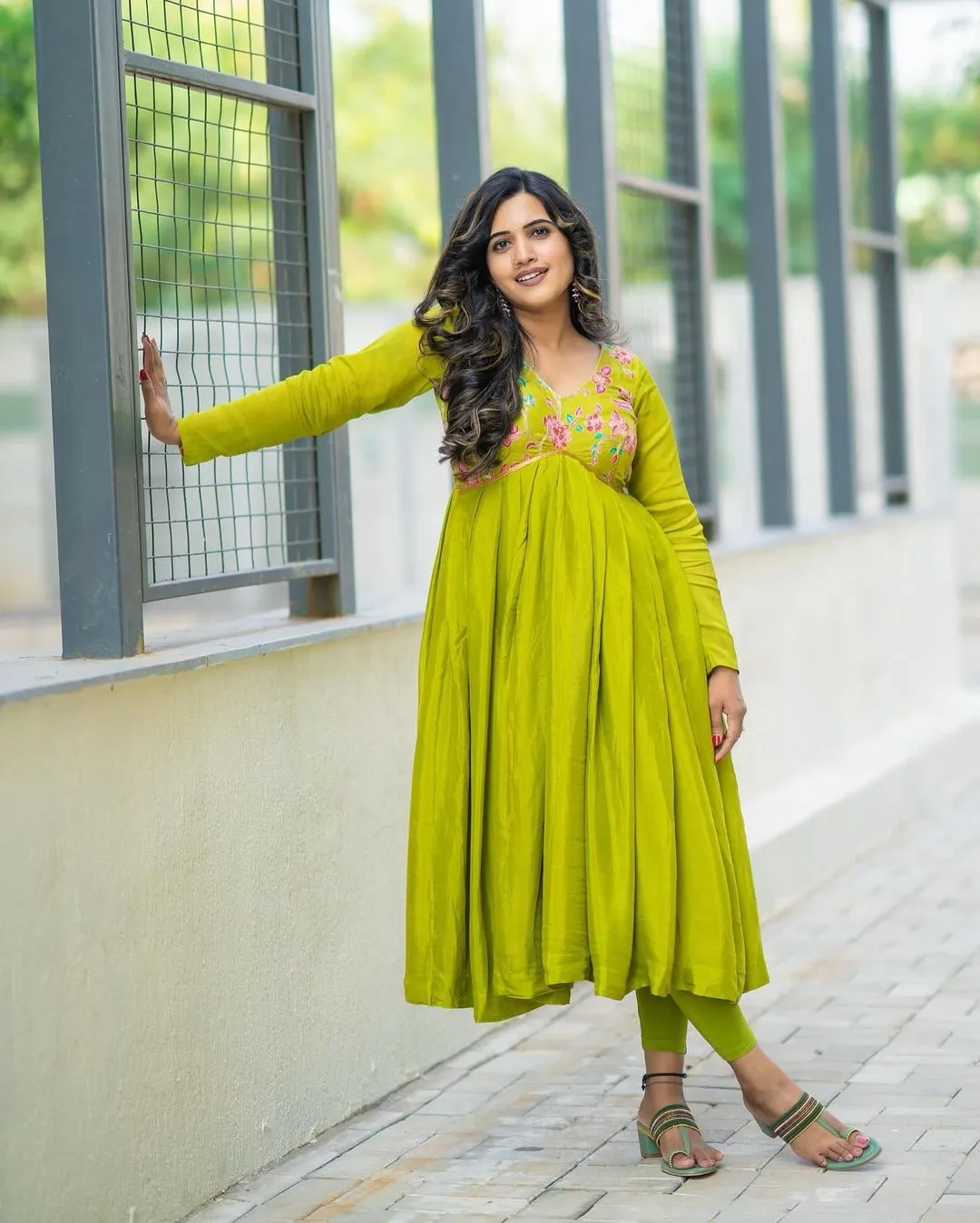 TELUGU TV ACTRESS SRAVANTHI CHOKARAPU PHOTOSHOOT IN GREEN DRESS 9